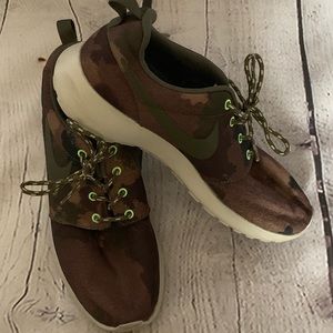 Nike Camo Roshe